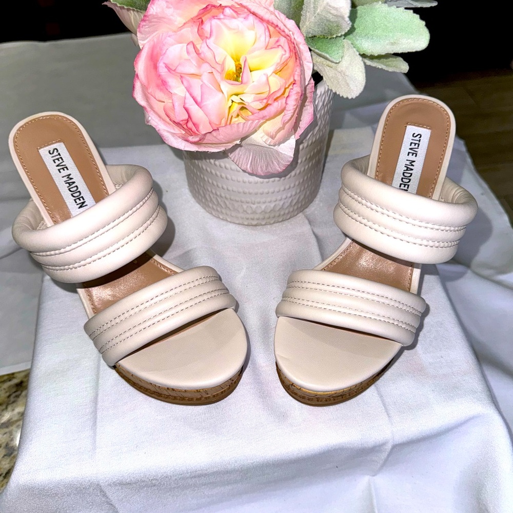 Beautiful: Steve Madden, Brand New Ivory Women Platform.